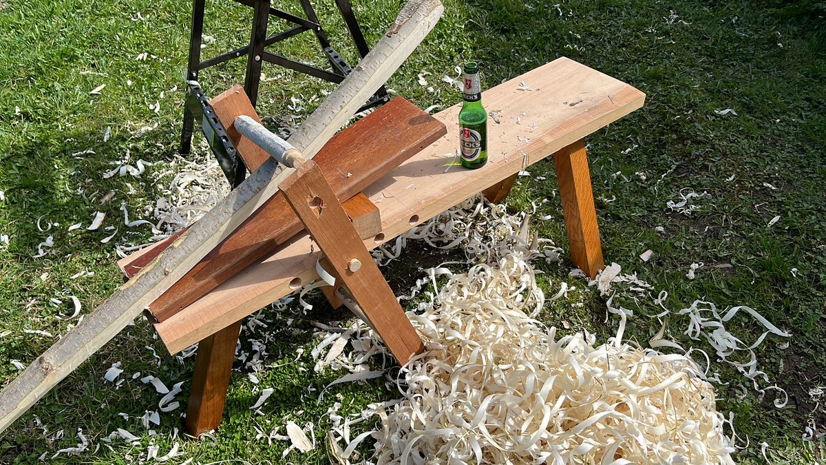 kirisute's tweet image. Broke the greenwood ash self bow I was learning to make! So spent the afternoon making a hazel one Instead and so far it’s 32lb at the tiller!! #bowmaking