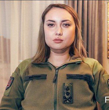 BVYUDi's tweet photo. @DefMon3 a photo of Nastya, the girl who presented the statuette https://t.co/MwORz6F4dC