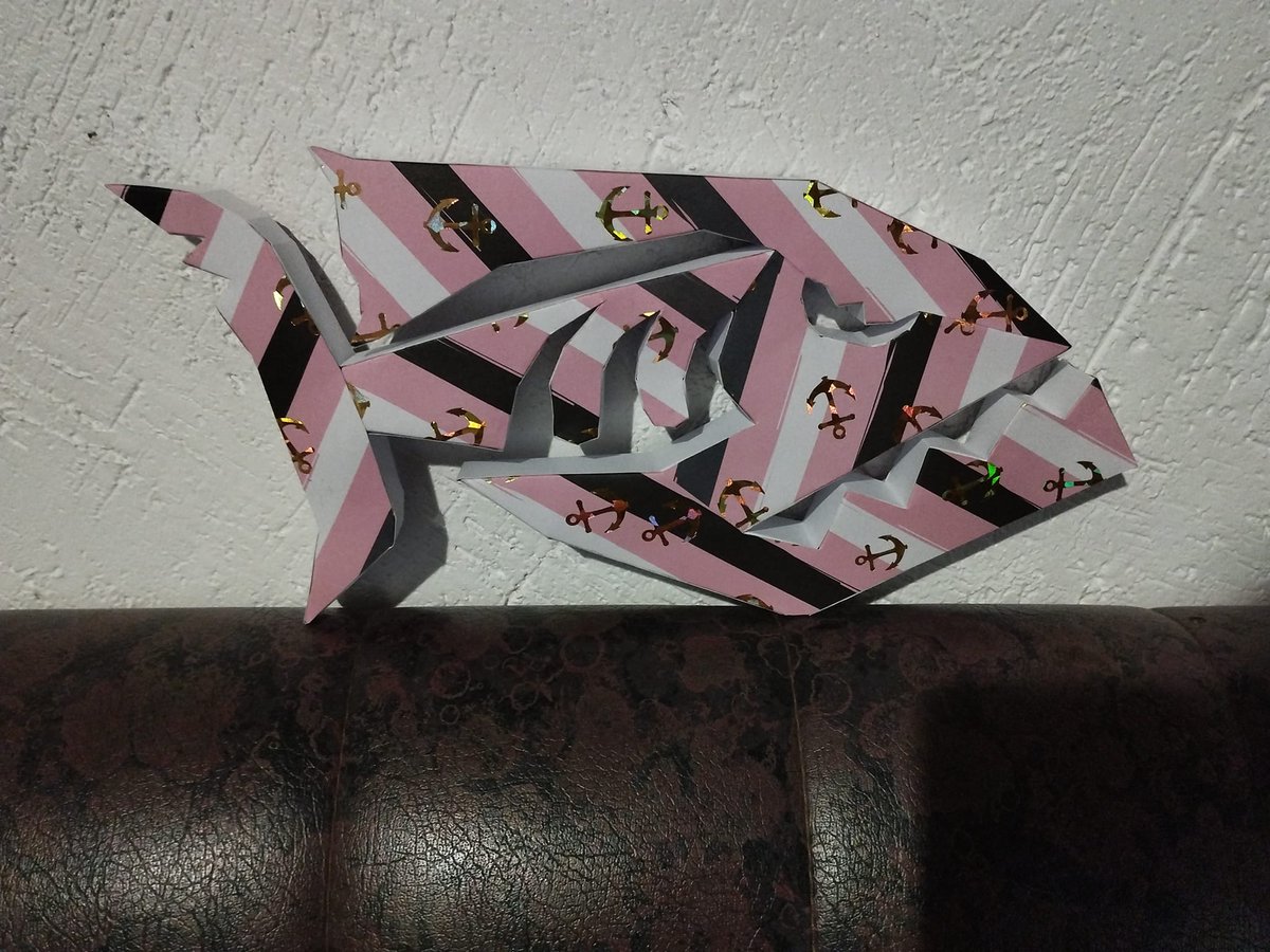 CmjPaper's tweet image. Joyeux  poisson d'avril ! Voici le papercraft mystère . j'espère qu'il vous  aura plu Vous pouvez encore le commander sur le site a prix préférentiel  pendant quelques jours