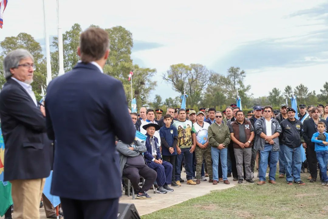 MunicipioPilar's tweet photo. Hoy, en un nueva conmemoración del 2 de abril, Día del Veterano y de los Caídos en la Guerra de Malvinas, acompañamos a los héroes pilarenses que dieron su vida por la Patria. 🇦🇷

Sepan que el pueblo argentino está orgulloso y los va a reconocer por siempre. https://t.co/Q5QTg4I9Tq