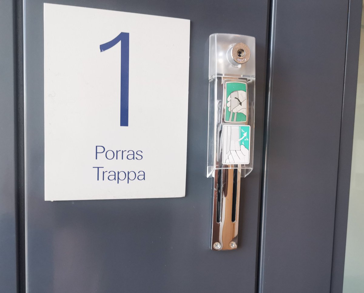 päivä numero 14.

VTT:n suunnittelema aavistuksen autistinen kyklooppirobortti martti mietti turhan pitkään potentiaalista reittiä sairaalaan 1. kerrokseen.

#haartman
#meilahti