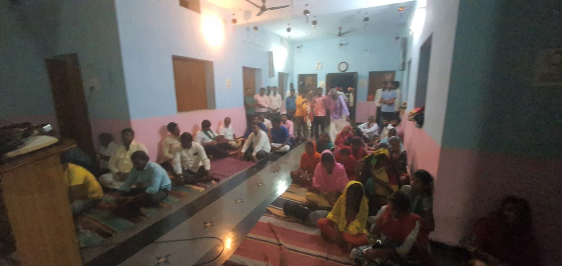 chandrasingh_23's tweet photo. 2023ರ ಕರ್ನಾಟಕ ವಿಧಾನ ಸಭಾ ಚುನಾವಣೆ ನಿಮಿತ್ತ. ಬೀದರ್ ದಕ್ಷಿಣ ವಿಧಾನ ಸಭಾ ಕ್ಷೇತ್ರದ ಕಾಂಗ್ರೆಸ್ ಬಂಡಾಯ ಅಭ್ಯರ್ಥಿ ಶ್ರೀ.ಚಂದ್ರಸಿಂಗ್ ರವರನ್ನು ಗುನಳ್ಳಿ ಗ್ರಾಮಕ್ಕೆ ಭೇಟಿ ನೀಡಿದ ಪ್ರಚಾರ ನಡೆಸಿ ಗ್ರಾಮದ ಹಿರಿಯ ಗಣ್ಯರು, ಅನೇಕ ಮುಖಂಡರು, ಮತ್ತು ಯುವಕರೊಂದಿಗೆ ಸಮಾಲೋಚನೆ ನಡೆಸಿದರು.
#chandrasingh #chandrasinghforbidarsouth https://t.co/ckuY0Btxsp