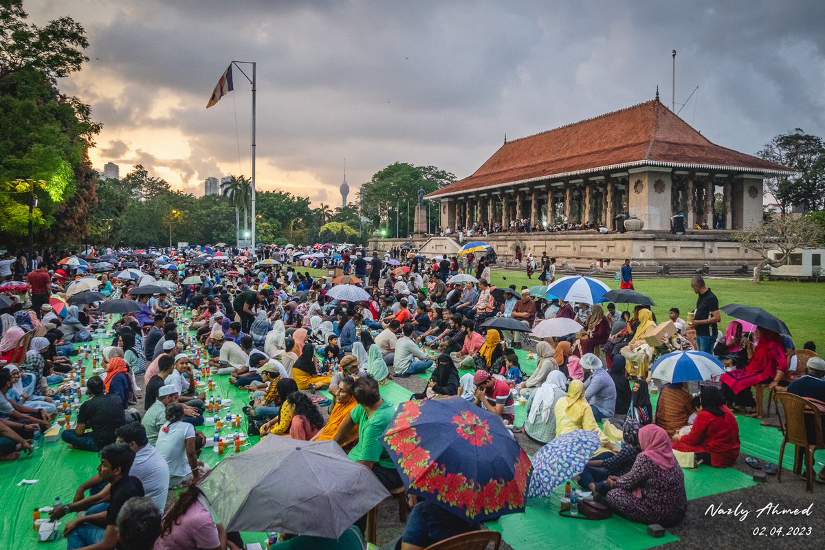 nazly's tweet photo. A heartwarming sight to see people of all faiths come together to break the fast with the Muslim brothers and sisters at Independence Square today! The spirit of togetherness and inclusivity during Ramadan is truly inspiring. #Ramadan #BreakfastAtSunset #lka 🇱🇰 https://t.co/4YfuBuilb4