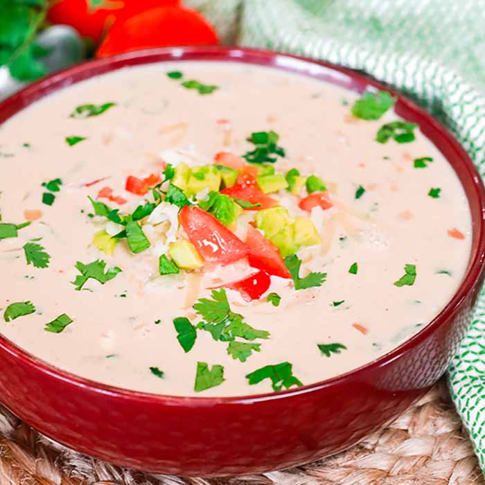 Crock Pot Cream Cheese Chicken Chili Recipe *** Crock pot cream cheese chicken chili recipe has everything you love about classic chili but with a delicious cream broth. This chili is easy and delicious. foodie.cm/slowcooker/?sr…