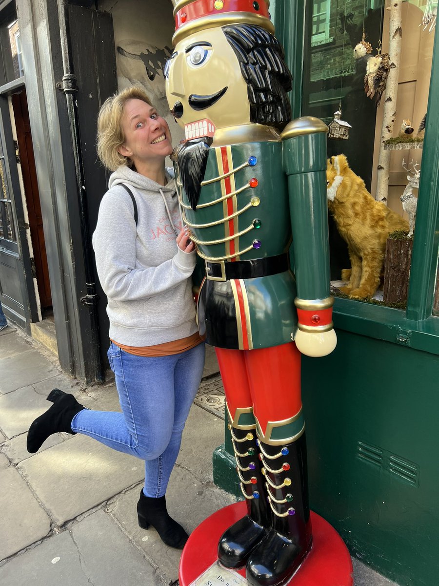 Me: Brings <a href="/MrsVeriTea/">🤗 VeriTea</a> to York for a girls’ trip. 

Verity: finds a new man in seconds.