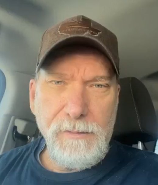 Erbsenkoerper's tweet photo. Be on the lookout. This guy is cruising retail outlets offering to "watch your children" if you need to use the restroom. @patriottxs @CityOfMcKinney @CollinCountyGov https://t.co/e7Q18p0nBv