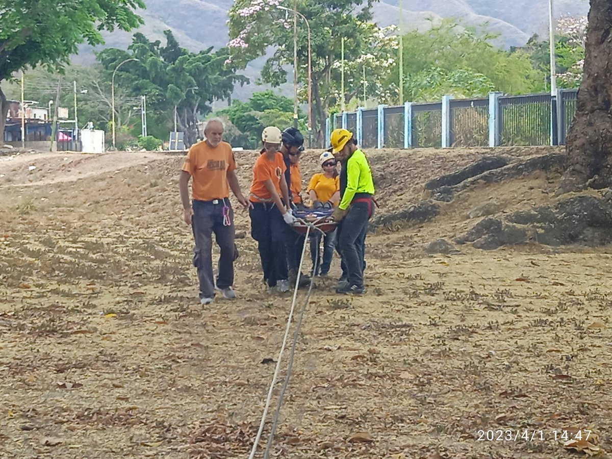 #Cont #Formacion Inicio del Curso Técnicas de Uso y Manejo de la Cuerda Nivel I Impartido a los <a href="/vol_aragua/">voluntarios aragua</a> del Municipio #MBI en las Instalaciones del Grupo de Rescate 88 <a href="/BrullerbyPSUV/">Brullerby Suárez</a> <a href="/droopy171/">Alexander Sanchez</a> <a href="/PCivil_Ve/">Protección Civil</a> <a href="/PC1Gutierrez/">PC.GUTIERREZ</a> @Zoedanaraguapc <a href="/VoluntarioxVzla/">Voluntarios por Venezuela</a> <a href="/cperezampueda/">cperezampueda</a> <a href="/VGRPC_/">VGRPC</a>