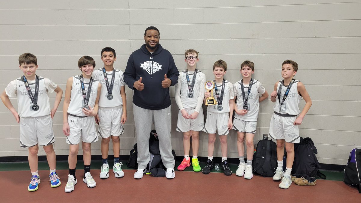 CoachJones86's tweet photo. Took runner up vs a tough Ohio Buckets team. We got better this weekend. Grind don’t stop! @tNBA_CLE @coachvega_tnba https://t.co/Va8ajjXudN