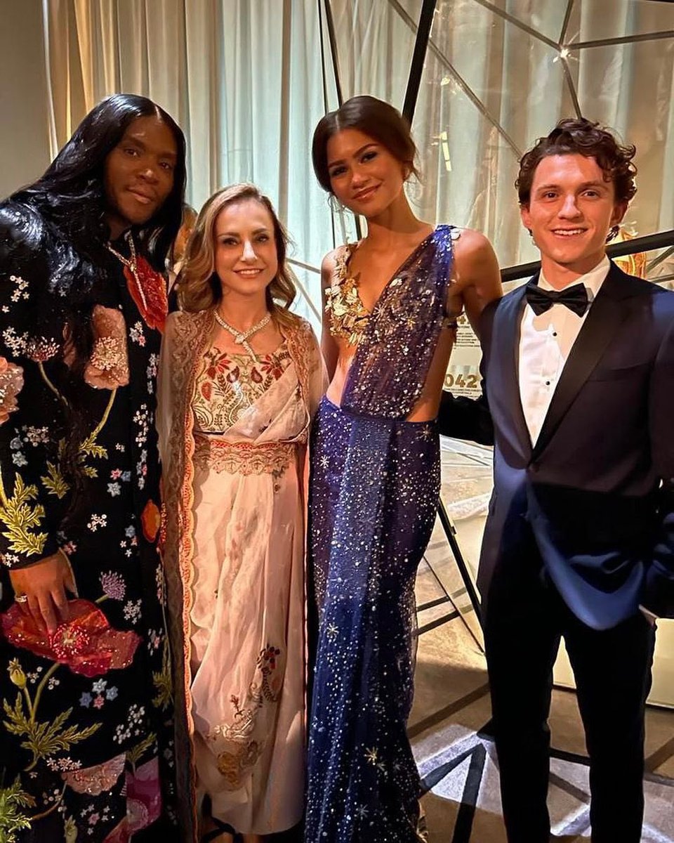 Zendaya Updates on Twitter "Zendaya, Tom Holland, Lucia Silvestri & Law Roach at the NMACC Gala