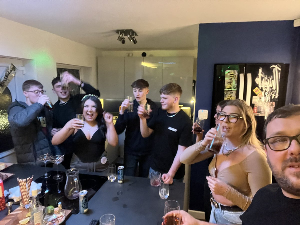 sfox2003's tweet photo. What a fabulous weekend of celebration’s! #18thBirthday #Daughter @kate54898019 https://t.co/0VmdbetTxY