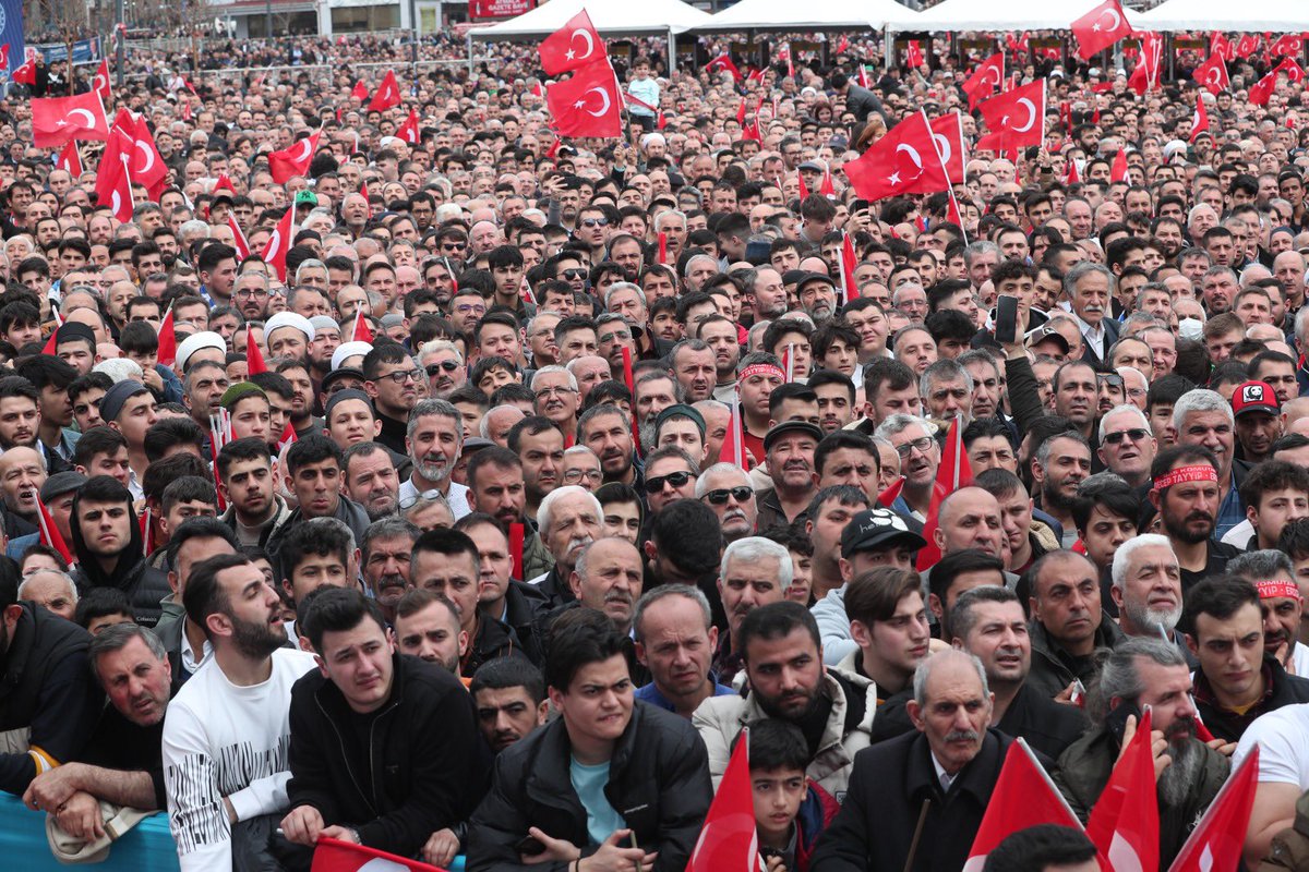abdullahozdemir's tweet photo. Tabi siz meydanlara çıkmadığınız için sevgili Musa sahadaki gelişmeleri göremiyorsunuz. 😉

📍Bağcılar https://t.co/4ArMYIcmI0
