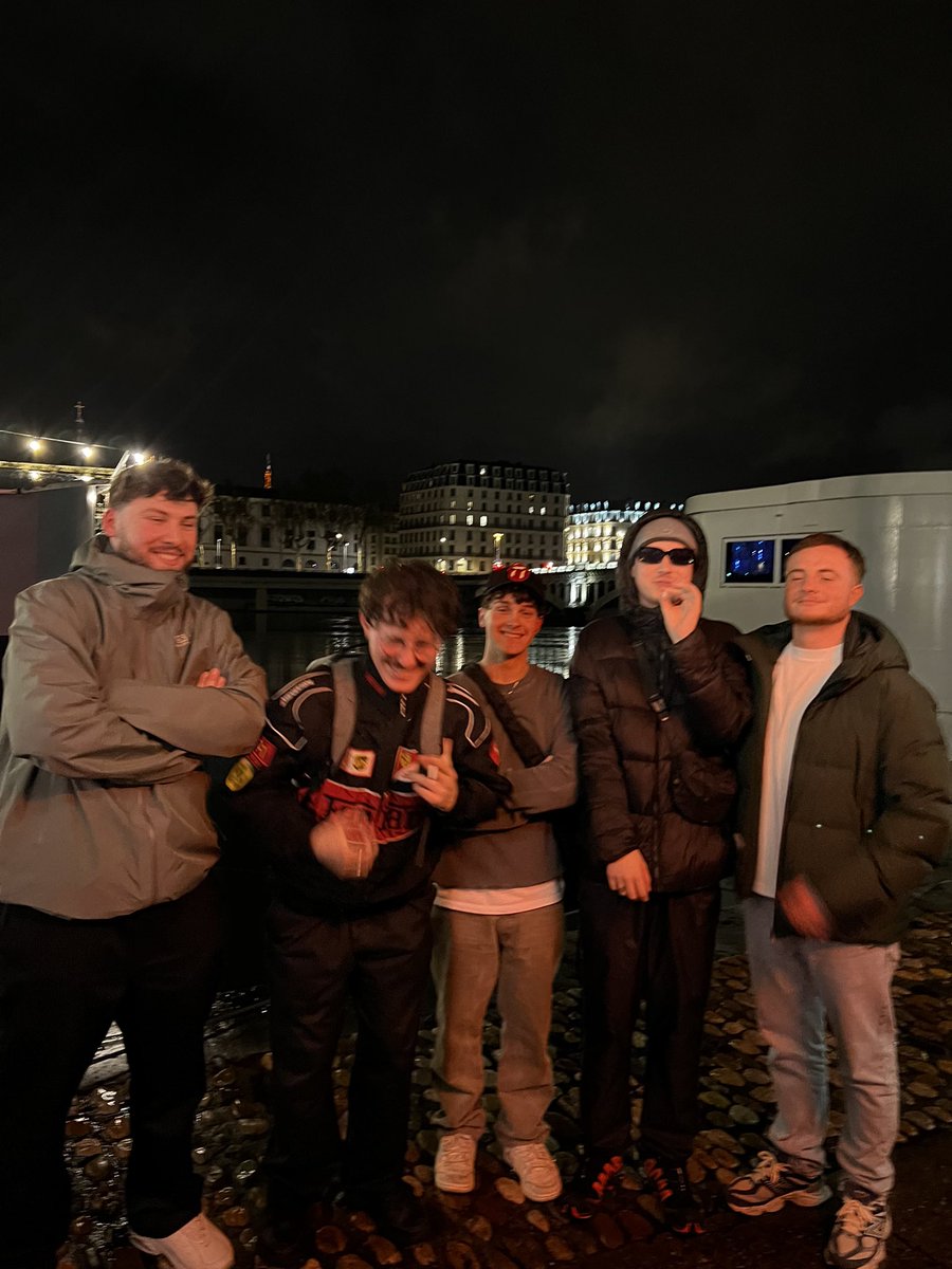 YOURGOLDENNBOYY tweet media