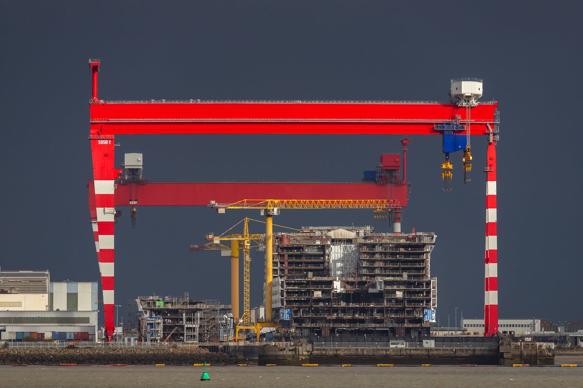 Une éclaircie.
#estuairedelaLoire #chantiersdelatlantique #SaintNazaire 
#shipyard #cruiseship #UtopiaoftheSeas #RoyalCaribbean