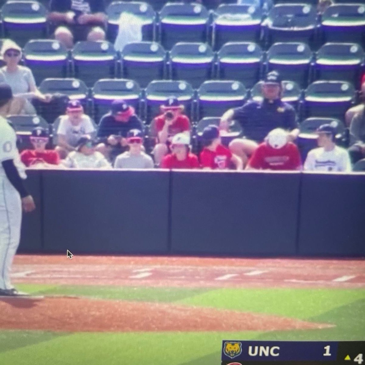 PacesettersBB's tweet photo. 👀 @Pace2028Majors front and center at @OmahaBSB - perfect afternoon for a game! #pacesettersfamily https://t.co/Fje7qAiNw2