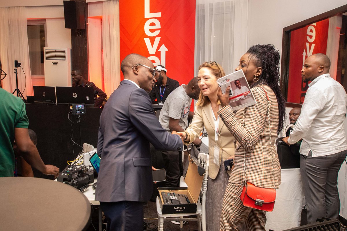 Bernard_bahati's tweet photo. C'était un honneur d'être le coup de cœur des femmes entrepreneures à @levelupmakutano.
Nous avons eu un moment d'échange fructueux rempli d'émotions.
Merci à vous mesdames. https://t.co/bCMwTjZVGI