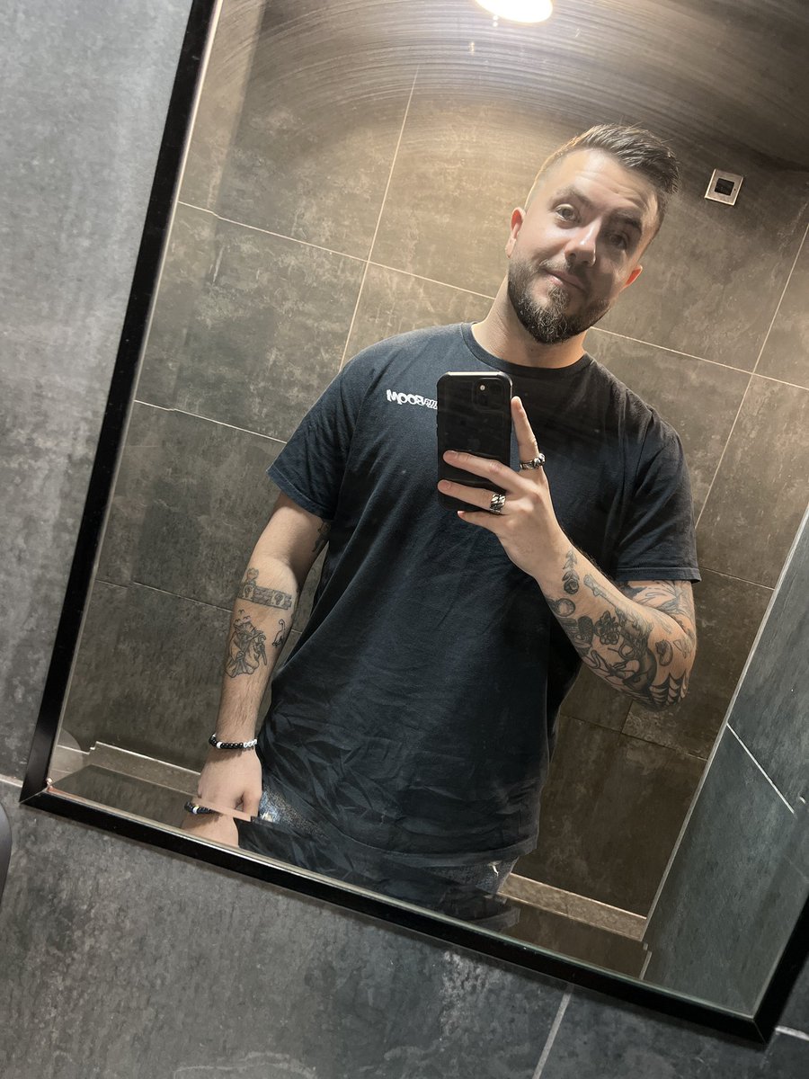 Nasherr_'s tweet photo. In just under the hour I’ll be doing my first stream on https://t.co/rXi8Rebg0q 

Am I nervous, yes
Am I ready? I think so
Will we have a good time? Heck yeah! https://t.co/9mZjkFkno8