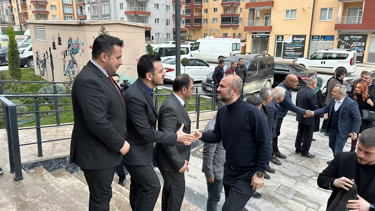 hakangulten's tweet photo. Deprem bölgesindeki Malatya PTT Başmüdürlüğümüzden çalışma arkadaşlarımızla ve depremzede vatandaşlarımızla iftar sofrasında bir araya geldik. #Ramazan ayı vesilesiyle birlik ve beraberliğimizin pekiştiği bu dönemde, yaralarımızı hep birlikte sarmaya devam edeceğiz. https://t.co/izadpKrZtj