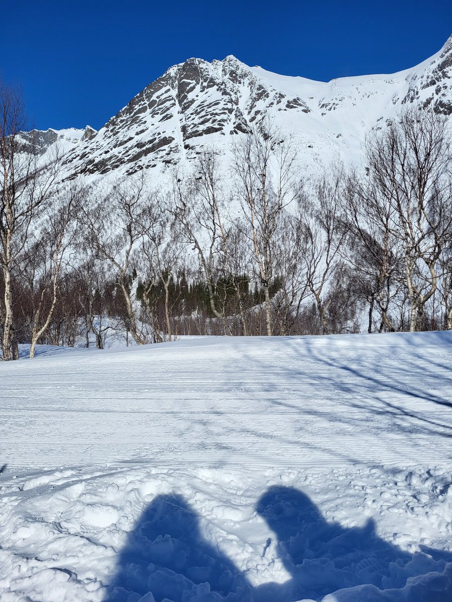 RenateBente's tweet photo. Mother and son listening to the sound of silence... a moment in time called life.
#spring #skiing #easter #Norway https://t.co/No19zvdGwk