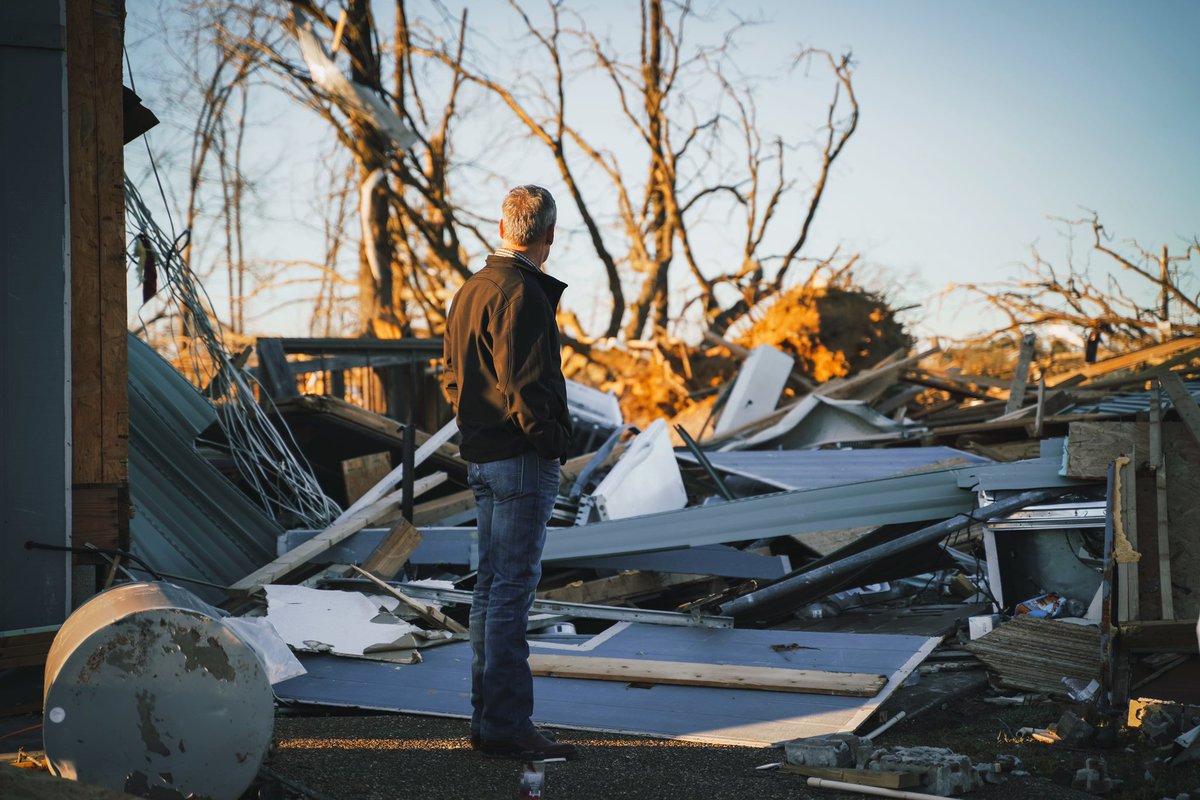 GovBillLee's tweet photo. Thank you to the local officials, first responders &amp; volunteers who continue to serve their fellow Tennesseans following loss of life &amp; significant storm damage. 

Tennessee is resilient, and we will rebuild together. https://t.co/wB5IjluPuL