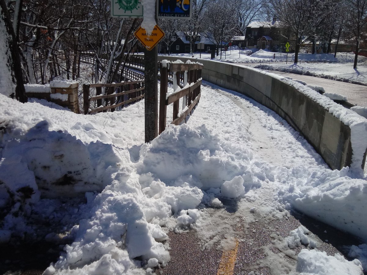 Neomischa's tweet photo. #30DaysOfBiking
Day 1:

Biked to work in the morning and was absolutely flabbergasted by the amount of snow that fell over night.

After, I rode along the River until Dam #1 because a branch was in the trail and it was not plowed. Stopped at Blue Door and later went to Palmer's https://t.co/Ui025viljw