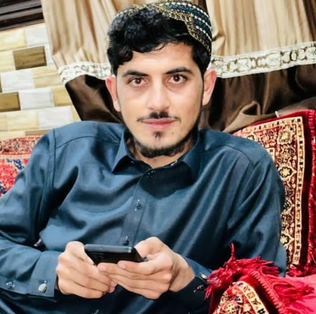 SamiullhR's tweet photo. @StudentRahim123 تصویر بلا ښکلی دي ❤️
الله ج دي بريالي لره انجينير صيب. https://t.co/gIyyksj5It