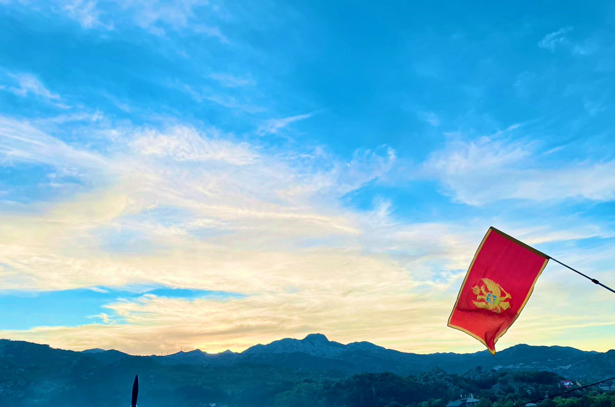 Bellinnaa's tweet photo. Moze slavuj prestati da pjeva, mozda nekad i presusi more, ali ljubav umrijeti nece, niti ime moje Crne Gore! ❤️🇲🇪 https://t.co/aIYQap89qc