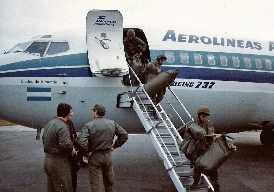 ceriani_pablo's tweet photo. A 41 años de Malvinas, recordamos a los caídos, veteranos, ex combatientes y a los más de 50 trabajadores de @Aerolineas_AR que prestaron servicio o brindaron apoyo logístico. 
Hoy y siempre #MalvinasArgentinas. https://t.co/erDTxubfG5
