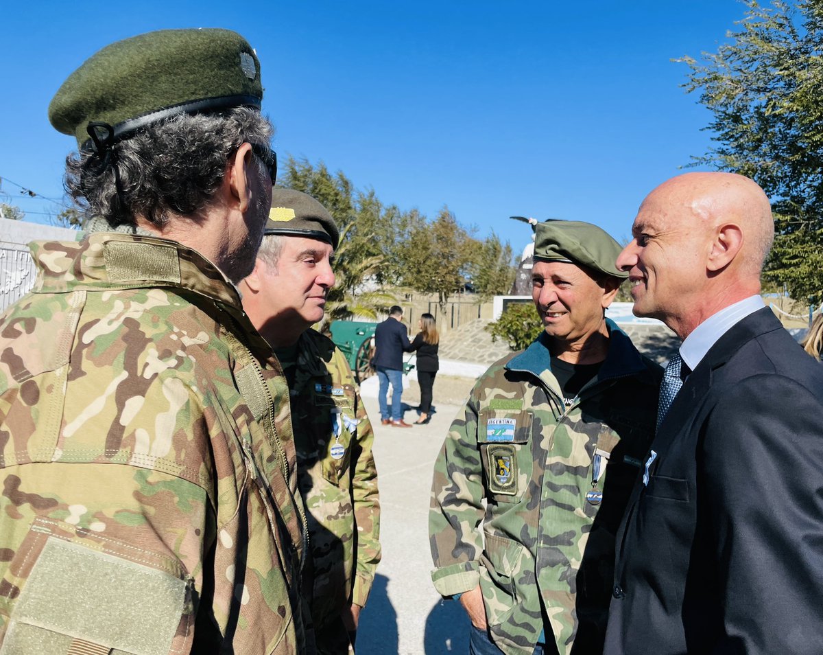 CotilloFernando's tweet photo. Día del Veterano y de los Caídos en la Guerra de Malvinas. 41 años de dolor y de memoria.
Conmemoramos y homenajeamos a nuestros héroes de Malvinas y reivindicamos nuestra soberanía sobre el territorio.
Las Malvinas fueron, son y serán Argentinas.

#MalvinasArgentinas #41años https://t.co/D7wdMAPTSn
