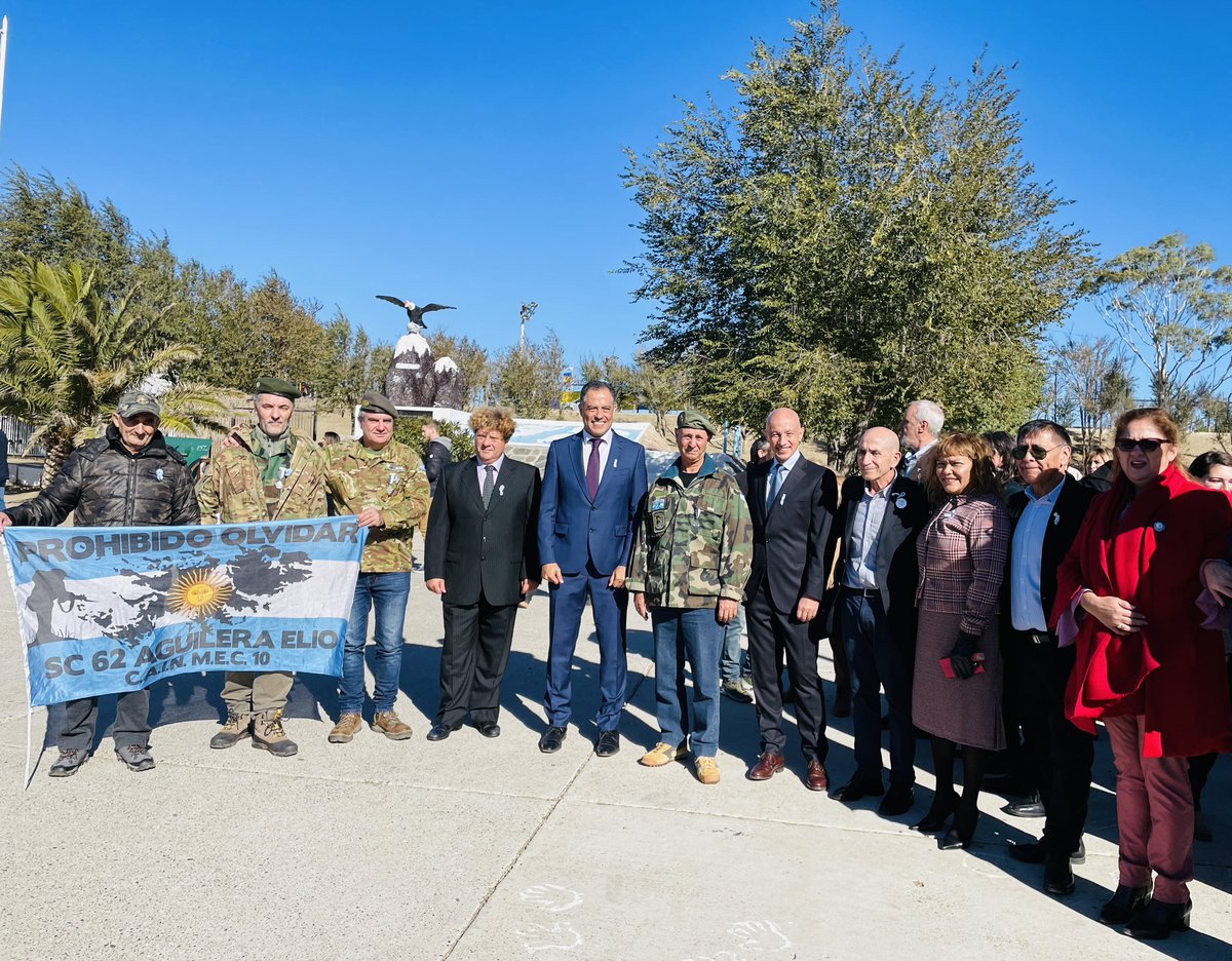 CotilloFernando's tweet photo. Día del Veterano y de los Caídos en la Guerra de Malvinas. 41 años de dolor y de memoria.
Conmemoramos y homenajeamos a nuestros héroes de Malvinas y reivindicamos nuestra soberanía sobre el territorio.
Las Malvinas fueron, son y serán Argentinas.

#MalvinasArgentinas #41años https://t.co/D7wdMAPTSn