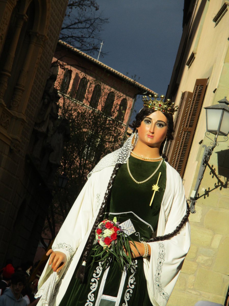 GegantC's tweet photo. Passejada de gegants i bestiari de Vic!!
Vídeo penjat a Youtube!!
#gegantsdevic #vic #gegants https://t.co/tWJEj2ntxb