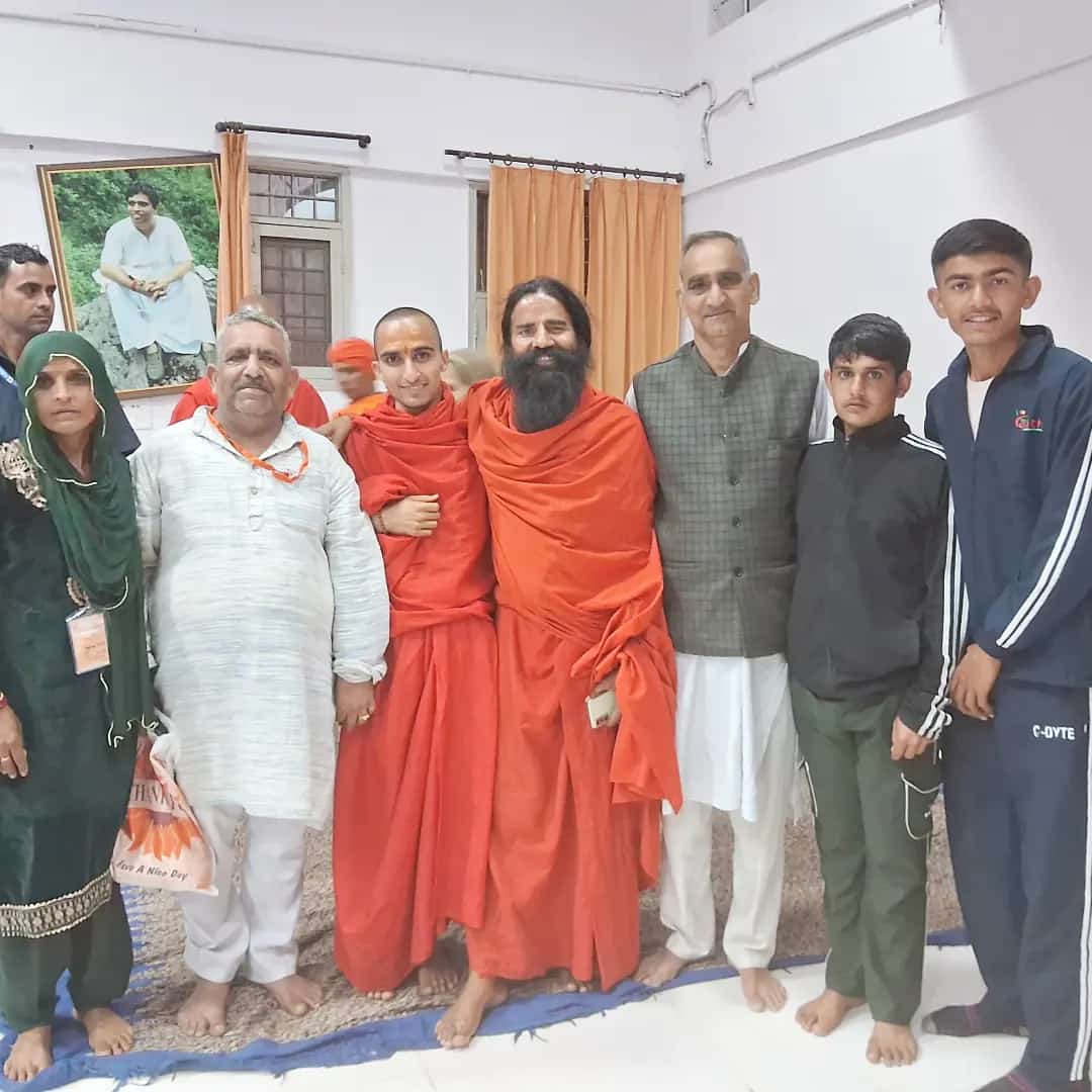 deepaksharmajk's tweet photo. विश्व के योग गुरु स्वामी रामदेव जी द्वारा(jammu) (कनेडी) चौकी चौरा  से मनोज कुमार शर्मा जी ने लिया सन्यास इस रामनवमी पर अब मनोज कुमार शर्मा जी का नाम स्वामी प्रसन्न देव जी महाराज हो गया है
जो कि स्वामी रामदेव जी द्वारा घोषित किया गया है
जय श्री राम🙏
@ImRavinderRaina
@AmitShah https://t.co/FtXRwdmmXW