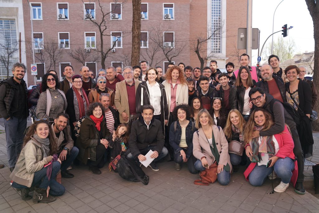 AidaLlaurado's tweet photo. 💜 Un gran orgull i emoció acompanyar a @Yolanda_Diaz_ en el seu camí per ser la primera presidenta del govern.

Volem que segueixi millorant la vida de milions de persones amb el seu lideratge feminista, progressista i transformador. #Sumar2A

#Badalona amb Yolanda Díaz.✨ https://t.co/RkVdS87Q4h