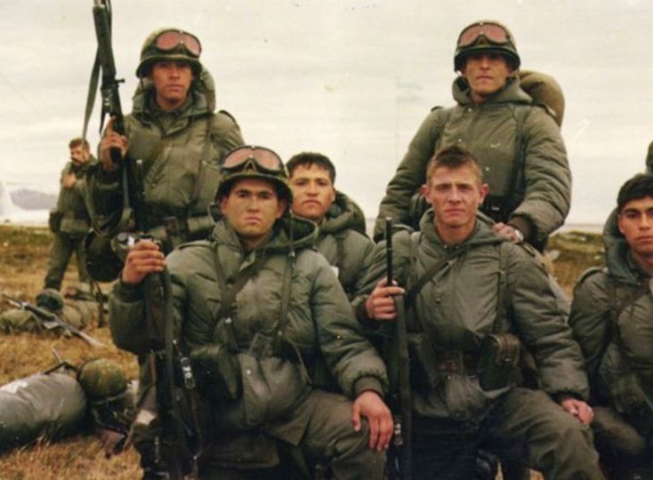 Trumperizar's tweet photo. Los pibes en 1982 / Les pibes en 2023 https://t.co/Hm90gXBrou