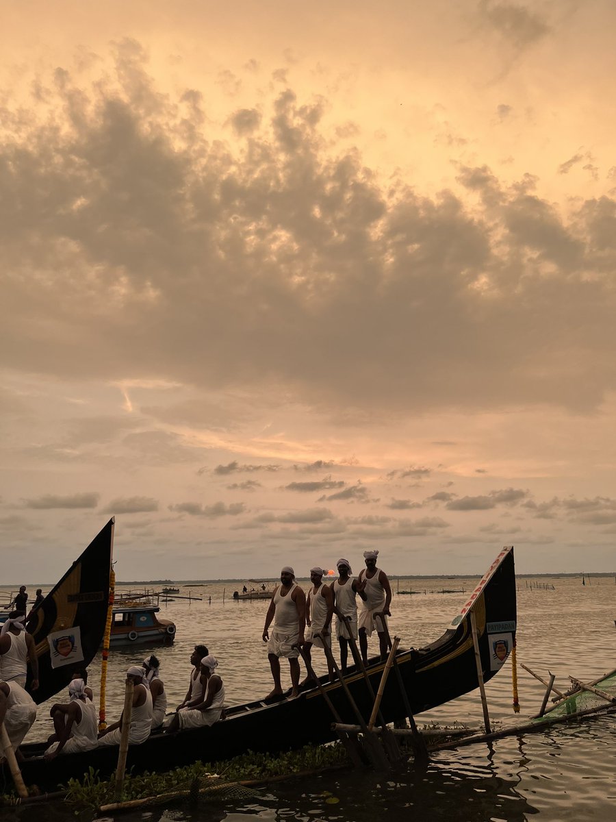NagNaidu08's tweet photo. The #SnakeBoat race or Vallam Kali in #Kerala is a visual spectacle. https://t.co/SfMzhQoh6t