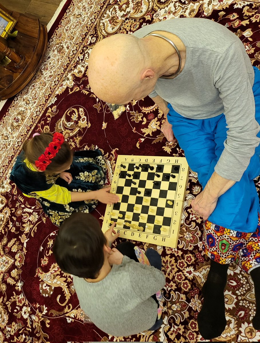 EzadaSinn's tweet photo. hubby cooked salmon with mashed carrots 😋 while the twins playes chess with sit and I chatted away with dad.

#Sundaywithfamily https://t.co/ddlT1uf4Ik