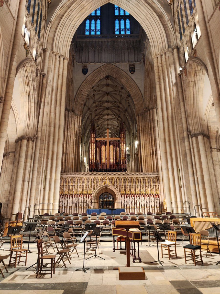 HOMBREE3's tweet photo. Today I went to York Minster in https://t.co/0II8r6fCCD