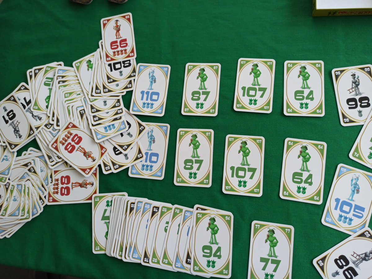 barmala's tweet photo. @PlaySDGames @jugamosuna Buenas! Hace unos días compré el 111 hormigas (junto con otro juego) y me viene con dos mazos iguales (del 57 al 111). Qué se puede hacer? https://t.co/MmRr5FSuOX