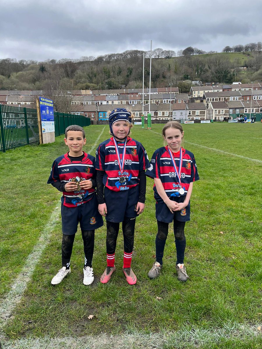 Brilliant showing again today from our mini and junior section. Players and parents continuing to do the club and community proud 🔴🔵 🏉