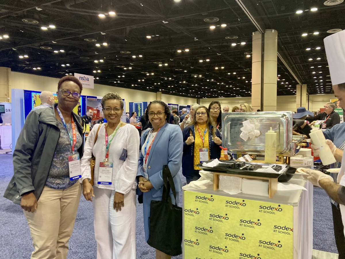 TaraGolden_1's tweet photo. Serving up delicious and nutritious tacos! @sodexoUSA @NSBAPublicEd #sodexoschools #NSBA23 #heretohelp https://t.co/epFadyGYJa