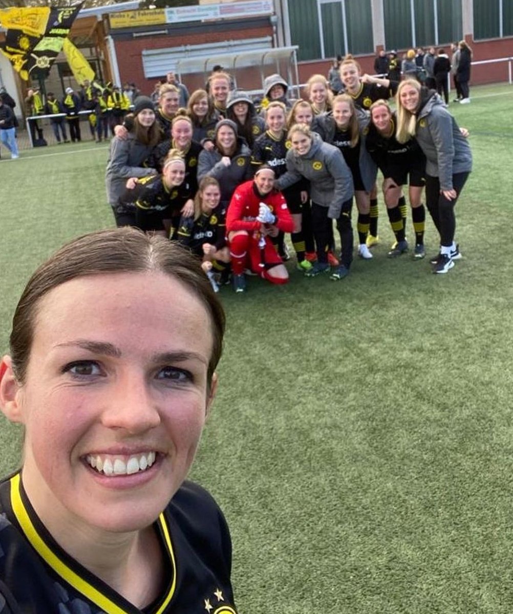 O #BVBFrauen venceu o SV Eintracht Dorstfeld por 3-0 hoje.
Gols:
⚽️⚽️ Haslsteiner
⚽️ Lau