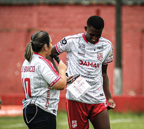 ericksilva032's tweet photo. Não era o resultado que queríamos, mas feliz demais por estrear no Campeonato Paranaense agradecer a Deus por esse sonho realizado!🇦🇹🙏🏾 https://t.co/vQXfR2f2zI