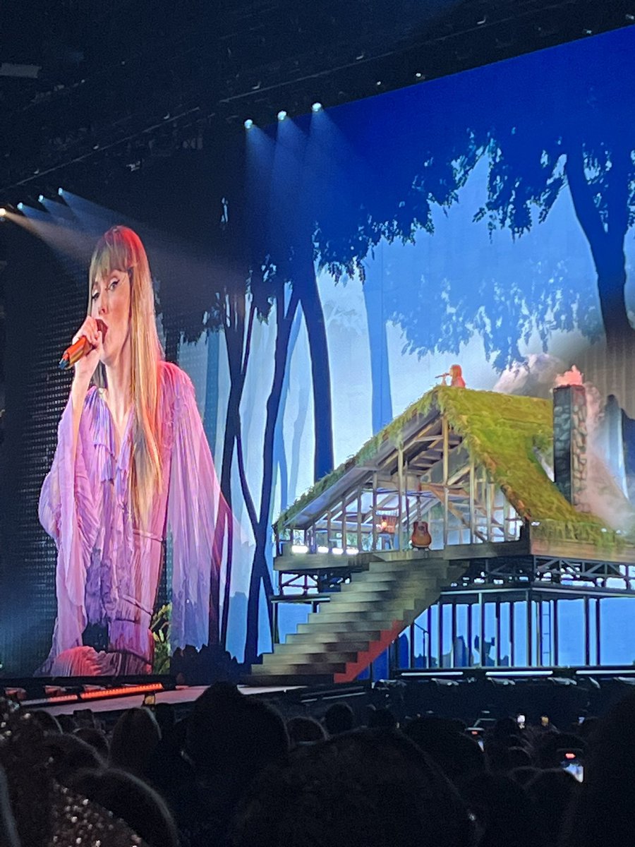 Kicked off Spring Break with seeing Taylor Swift Eras Tour in Dallas! 

BEST. CONCERT. EVER.💕
