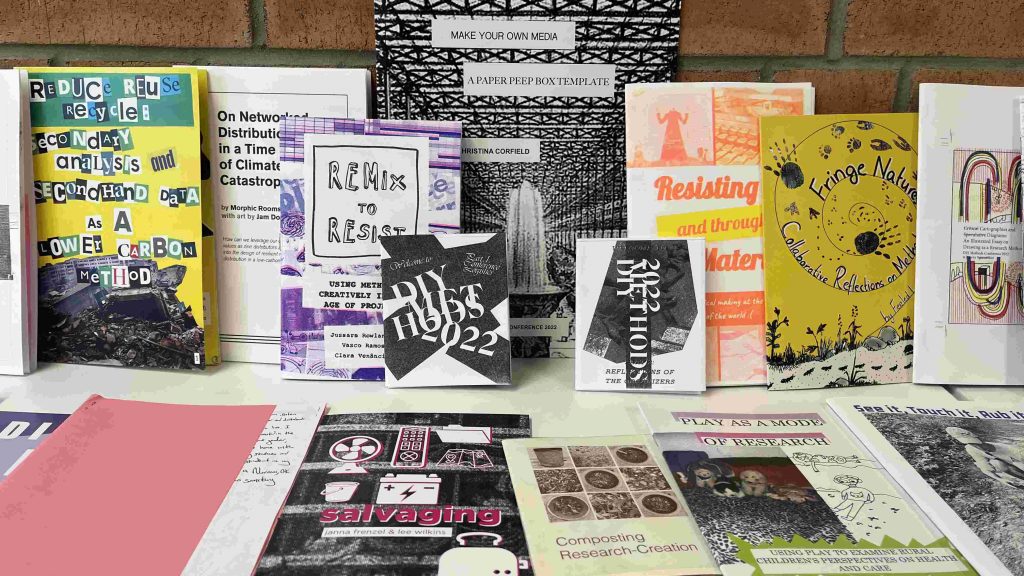 LowCarbonMethod's tweet photo. 1 week left to get in your proposals for #DIYMethods 2023, our zine-based-conference-by-mail about experimental research methods. Check out our CFP and FAQ below!

https://t.co/BnZ3AJRCrs https://t.co/y3PTxKIZ22