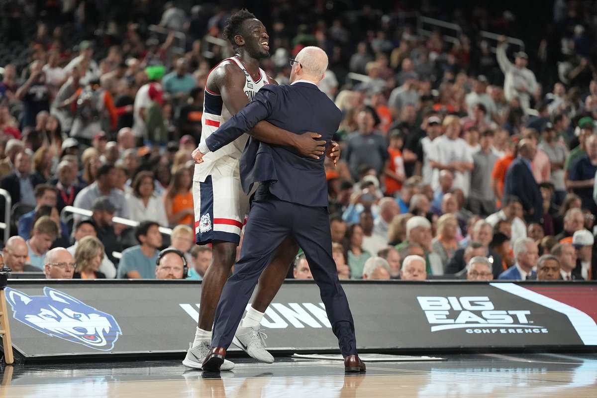 BIGEASTMBB's tweet photo. about last night...
@UConnMBB x #BEdancing https://t.co/Ac484LpWuF