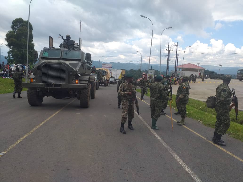 Florydangoma520's tweet photo. 🔴 NOUS SOMMES HUMILIÉ
L'armée Ougandaise prend le contrôle de #BUNAGANA après le retrait du M23. Les FARDC #interdites d'approcher la zone.
🔴 La Balkanisation intellectuelle dans sa peau💔 @fatshii13 est l'incarnation de la malédiction. https://t.co/4tP2MCsKng