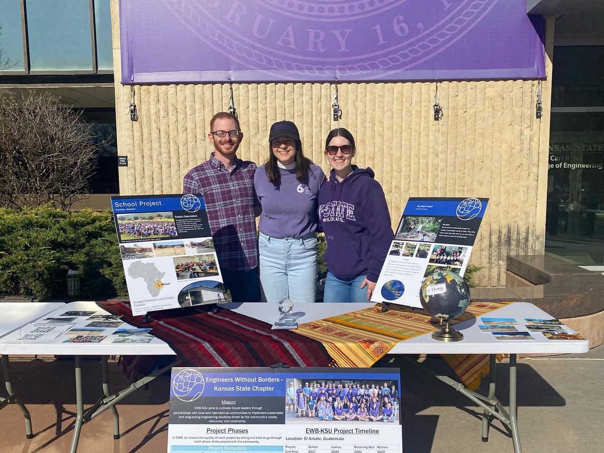 BordersKsu's tweet photo. We had a great time at this year’s Open House! The water wall was definitely a favorite! https://t.co/o7YF1ZlSDd
