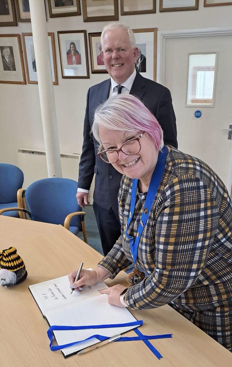 cornwallcivic's tweet photo. Flew over to #StMarys #Islesofscilly this week to visit the #Council & see the #projects currently underway #stormmathis meant no boat trip to view the other islands but great to see the collaboration between IoS and @CornwallCouncil Huge thanks for their kindness & hospitality https://t.co/gr8wt83GWE