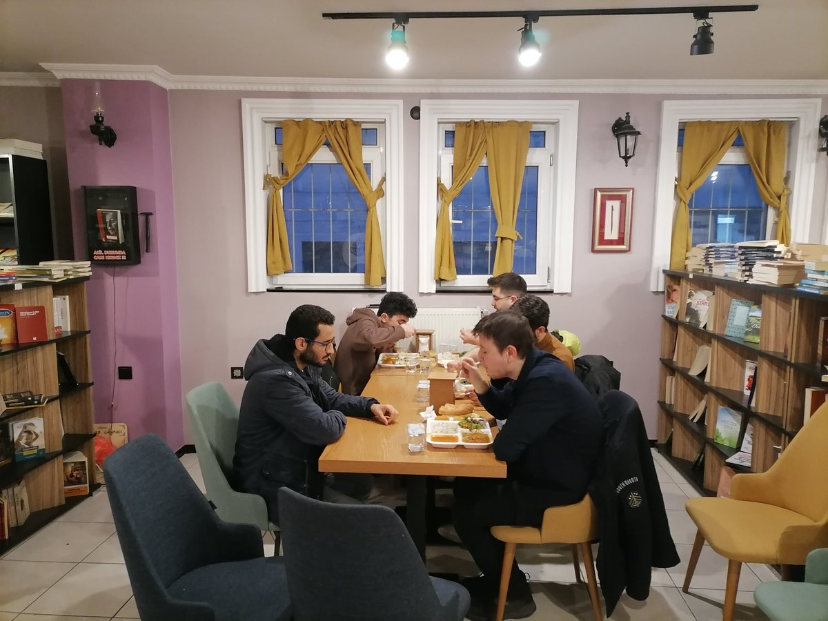 MGKitapKahve's tweet photo. MG Kitap Kahve'de Askıda iftar programı
#Askıdaİftar

Sizlerde bir öğrencimizin iftarını üstlenmek ister misiniz? 

1 kişilik iftar bedeli sadece 80₺'dir. https://t.co/kjLpUtmEpg