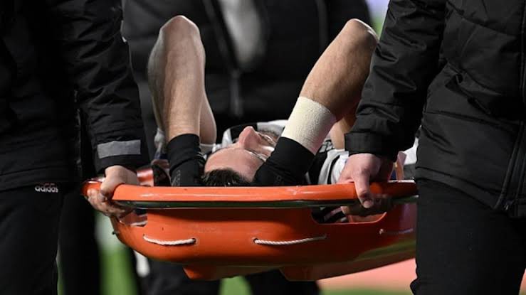 Tayyip oyundan çıkıyor.