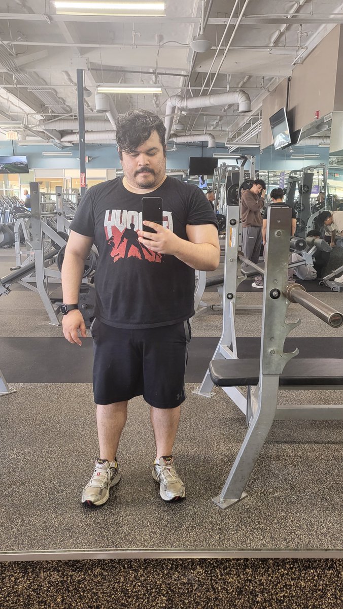 Syn4Pineapple's tweet photo. Day 2 and working on myself and building my routine back up, still hard on myself for letting myself go but sometimes you just have to start over #fitness #needtodobetter #pushingmyself #wantbetterhealth #outofshape https://t.co/6mwEoNHDPo